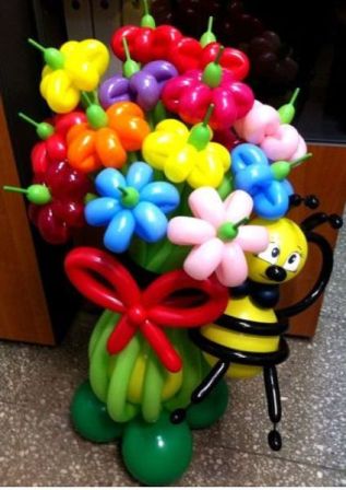 букет из шаров с пчелкой