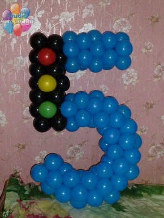 Цифра 5 из воздушных шаров
